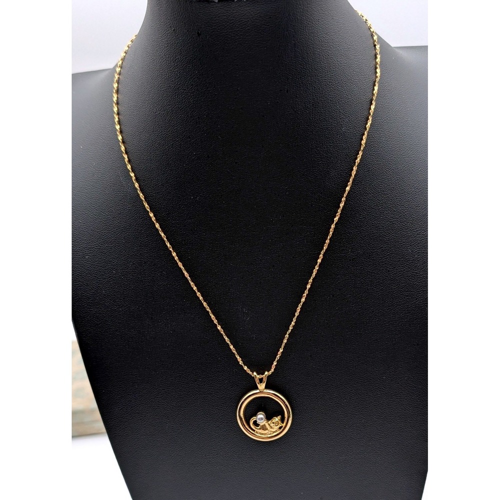 Gold Tone Cat Pearl Circle Pendant Necklace Twisted Rope Chain 18 Inch
